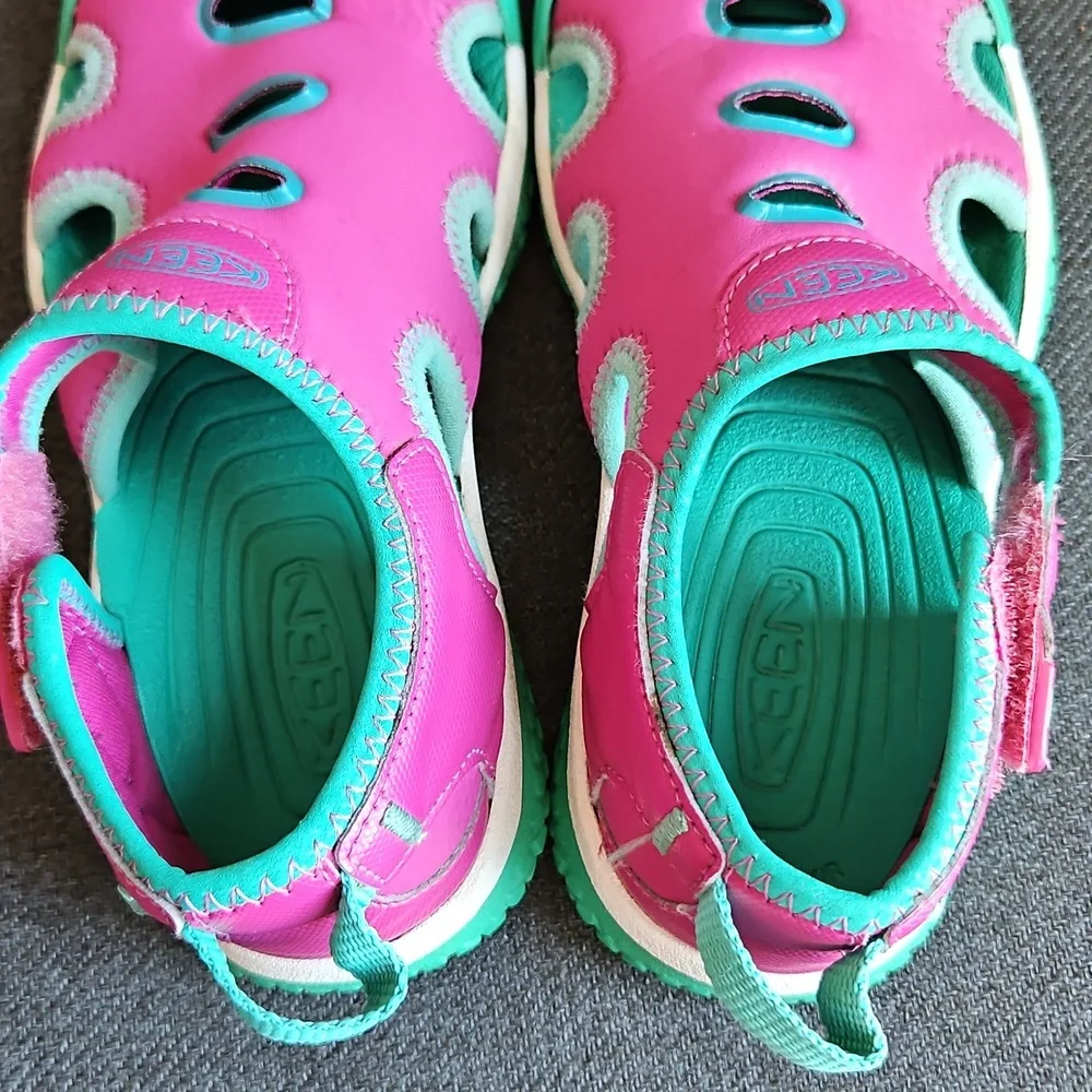 Two Pair Of Kids Water Shoes - Keen and Native - Picture 8 of 13